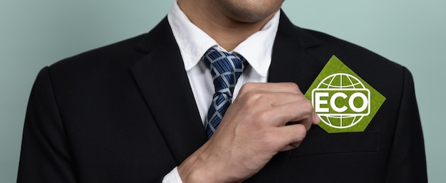 Foto um homem usando uma gravata que diz 