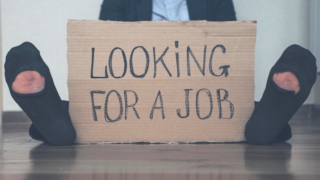 Um jovem empresário que perdeu o emprego devido à quarentena está à procura de emprego