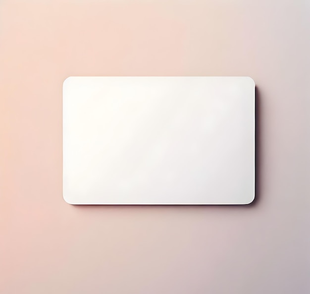 Um laptop branco com fundo rosa e uma etiqueta branca que diz "eu te amo"