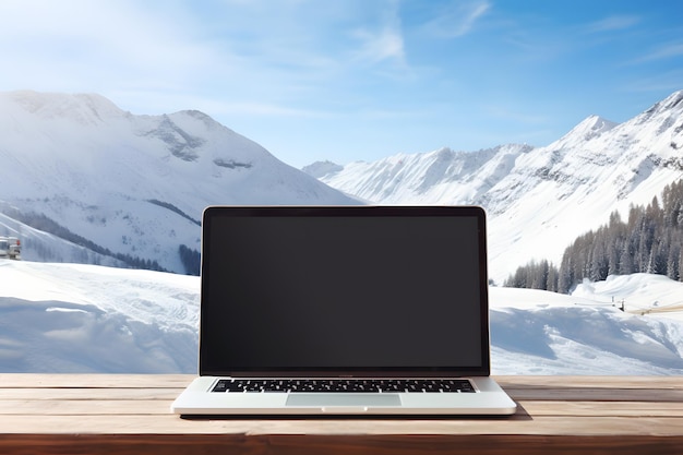 um laptop na mesa com uma tela em branco fundo de áreas de esqui e resorts
