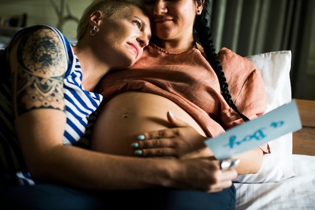 Foto um, lgbt, par, esperando, um, criança