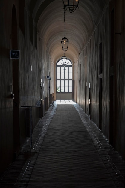 Um longo corredor no edifício Villa d'este