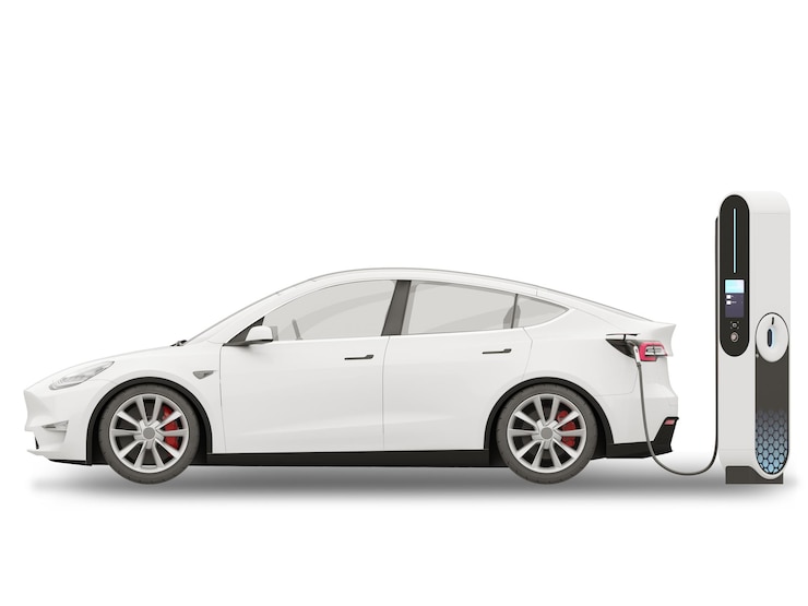 Foto um modelo tesla branco está carregando em uma estação de carregamento.
