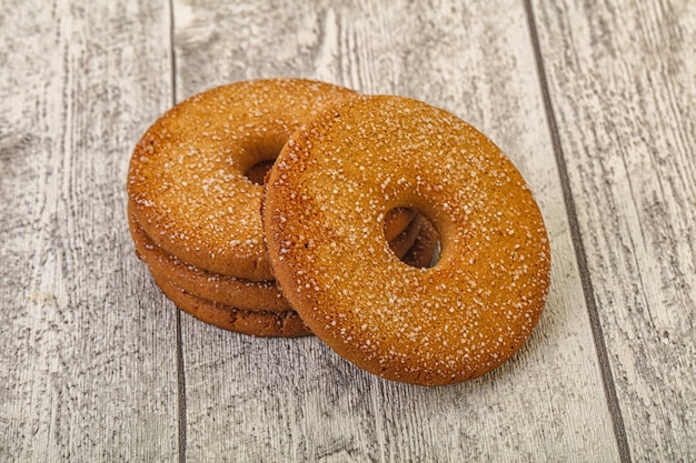 Um monte de biscoitos de gengibre doces e crocantes