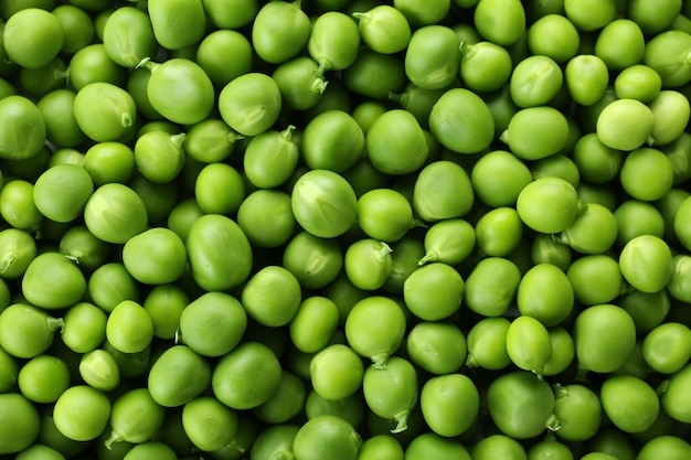 Um monte de ervilhas verdes frescas de perto