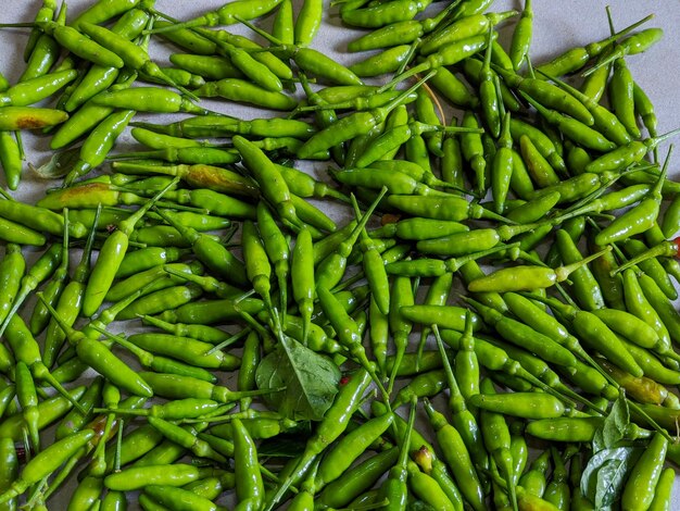 Um monte de vegetais de pimenta verde