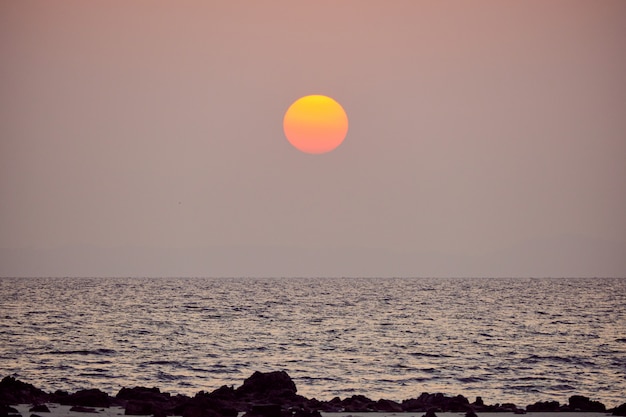 Foto um nascer do sol em thale waek de krabi