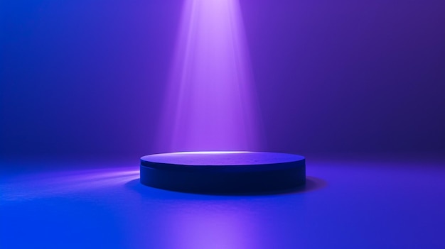 um objeto redondo em um palco com iluminação roxa atrás dele