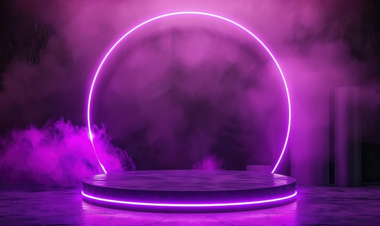 Foto um palco futurista com um círculo de néon brilhante contra um fundo roxo fumegante criando um ambiente vibrante e moderno