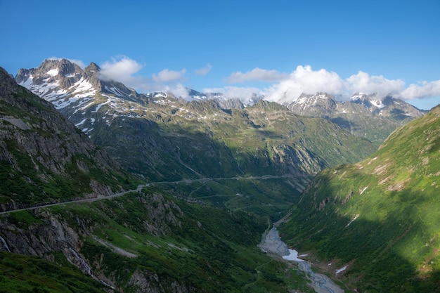 Um panorama das montanhas da suíça