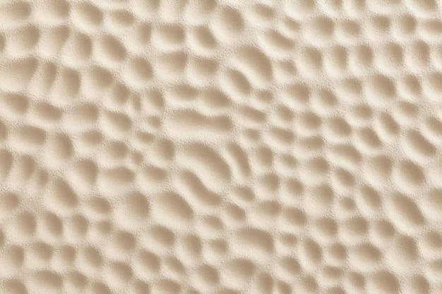 Um papel de parede de textura bege com um padrão de areia.