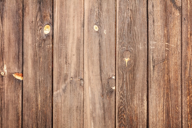 Um par pranchas de madeira que colocam horizontalmente.