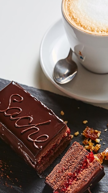 Um pedaço de bolo Sacher Dof raso