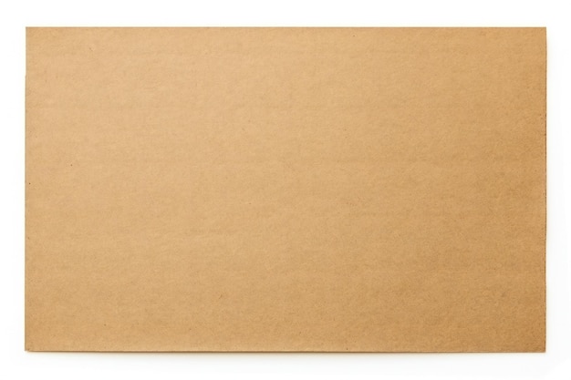 Um pedaço de papel de cartão rasgado isolado em fundo branco