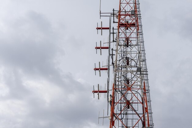 Um pólo repetidor de telecomunicações