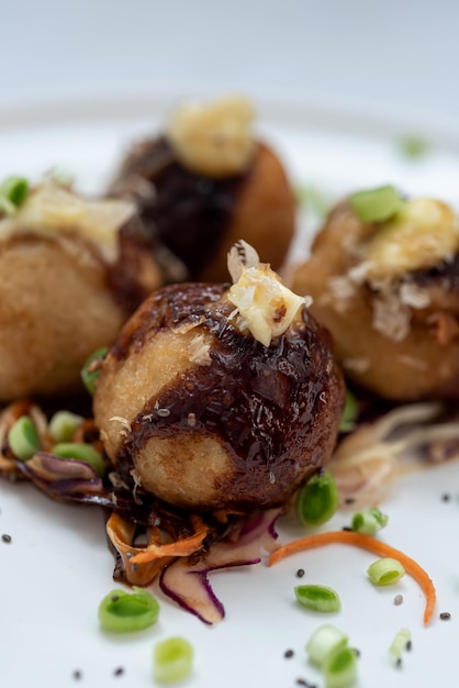 Foto um prato de lanche takoyaki