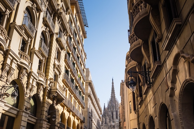 Um primeiro vislumbre da Catedral de Barcelona