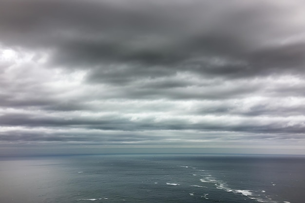 Foto um salva-vidas na praia com um guarda-vidas