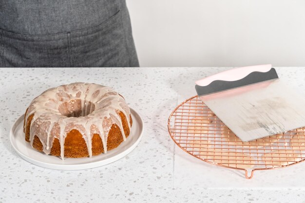 Um simples bolo de baunilha de bolo de caixa