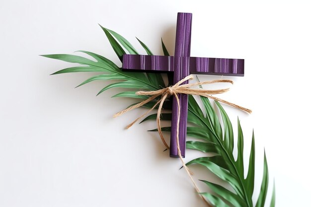 Um sinal de crucifixo de cruz de madeira cristã com folhas de palmeira verdes como feriado religioso evento de domingo de palmeiras