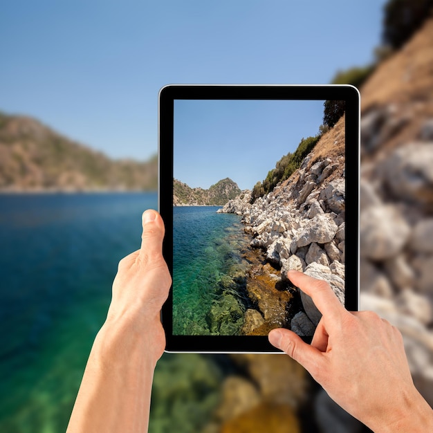 Um tablet ps como ipades nos fundos do mar