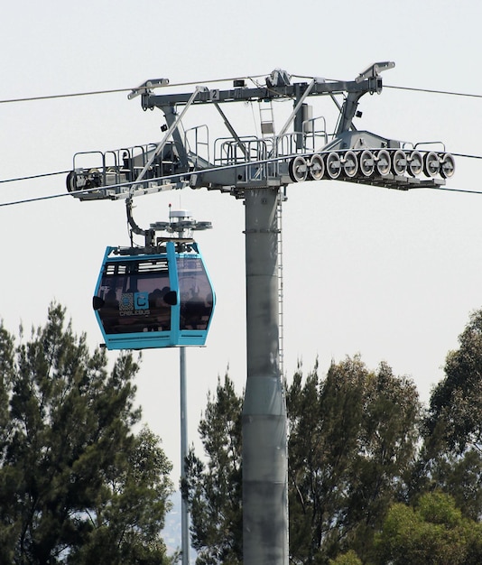 Foto um teleférico com um teleférico que diz 