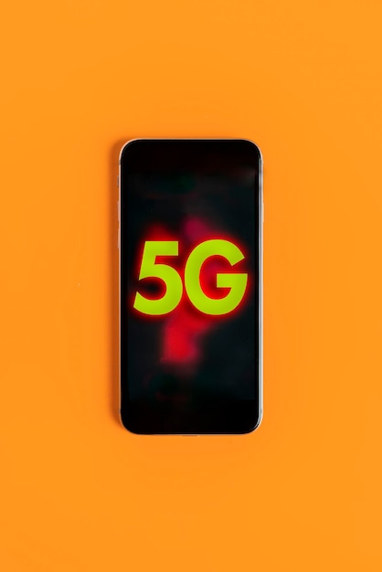 Um telefone com um texto de conexão 5g nele conceito de rede rápida de próxima geração