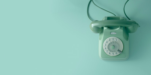 Foto um telefone de discagem verde do vintage com parede verde.