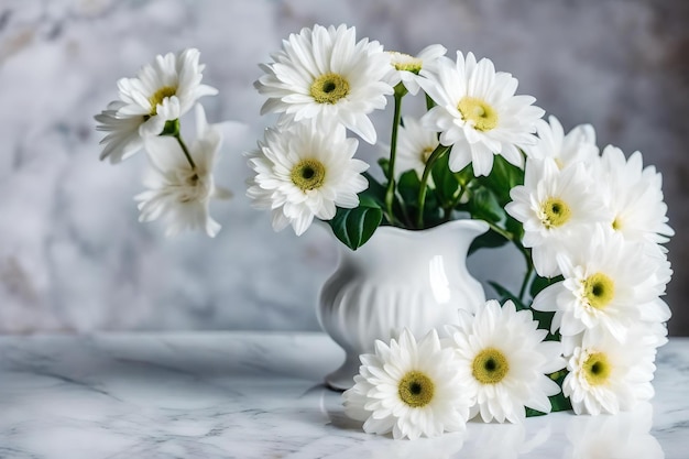 Um vaso branco com margaridas e um vaso branco com as palavras "margaridas".