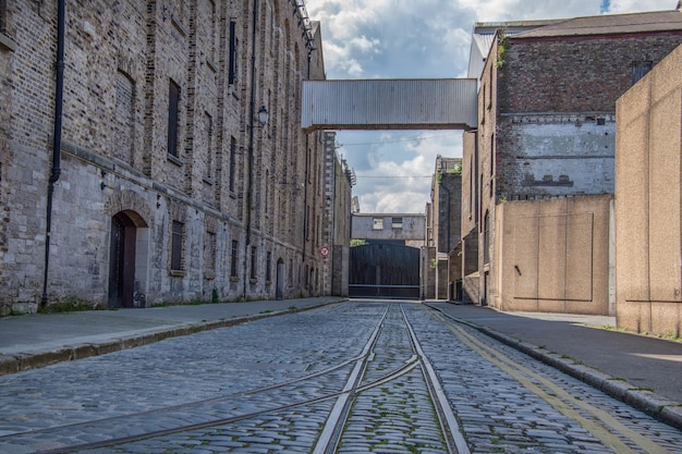 Uma antiga linha de bonde na cidade de dublin