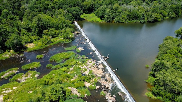 Foto uma bela foto do rio haw em pittsboro, nc.