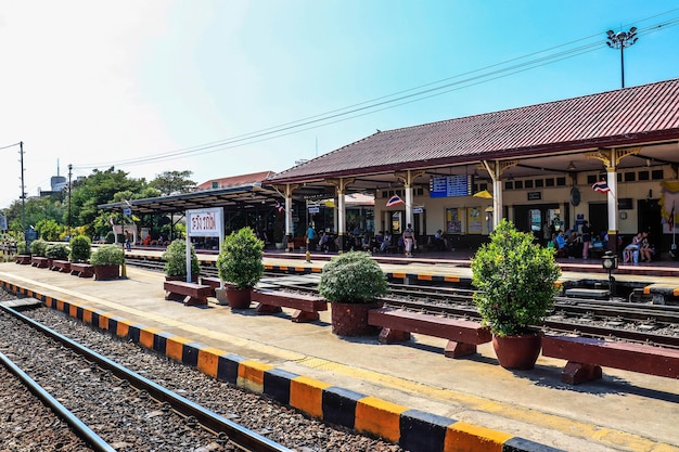 Uma bela vista da estação ferroviária de ayutthaya localizada em ayutthaya tailândia