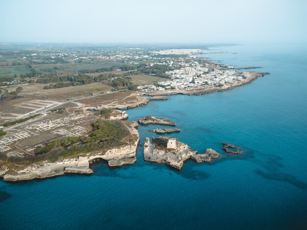 Uma bela vista da "grotta della poesia" na puglia