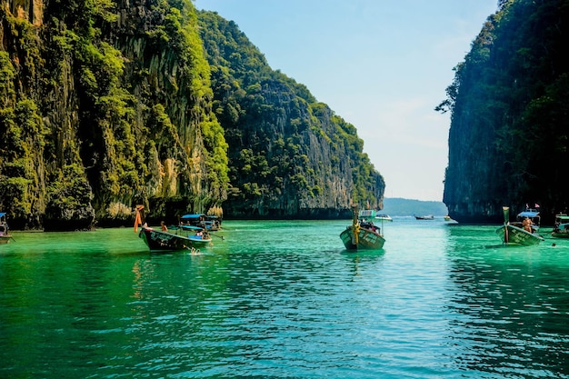 Uma bela vista da Ilha Phi Phi localizada na Tailândia