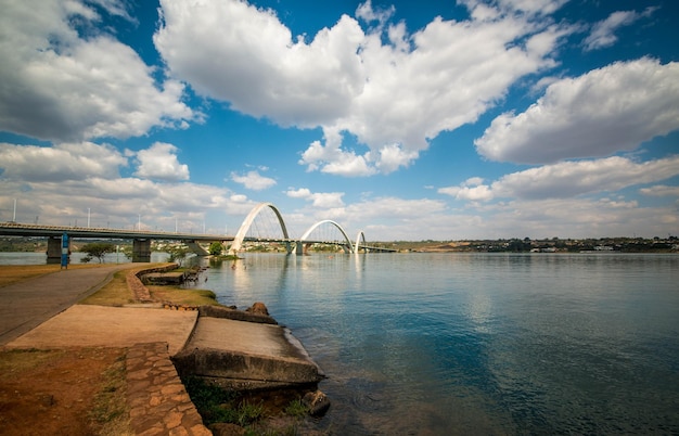 Uma bela vista da ponte JK localizada em Brasília, capital do Brasil