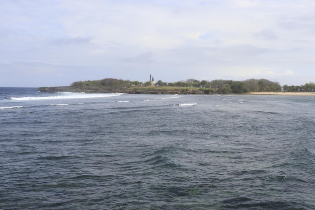 Uma bela vista da praia de Nusa Dua em Bali Indonésia