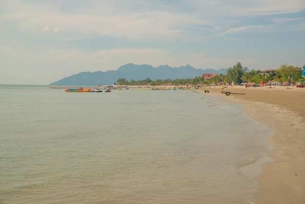 Uma bela vista da praia de Pantai Cenang Langkawi Malásia