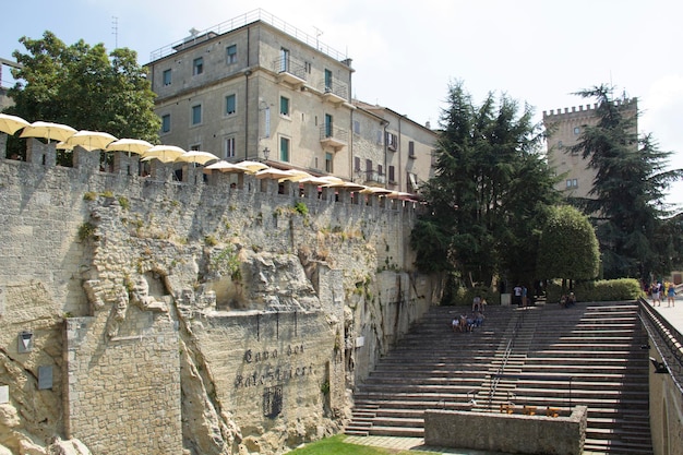 Uma bela vista da torre da República de San Marino