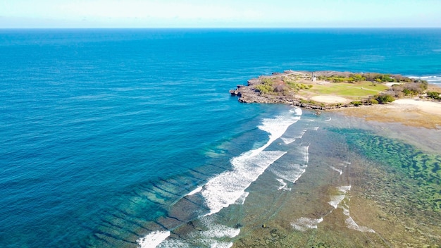 Uma bela vista de drone da praia de Nusa Dua em Bali Indonésia