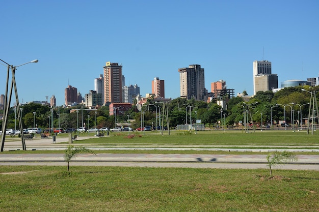 Foto uma bela vista de la costanera localizada em assunção paraguai