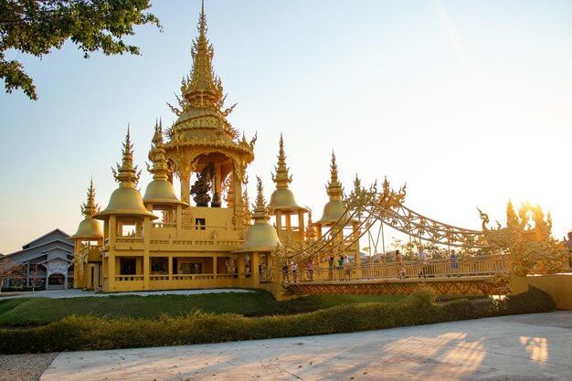 Uma bela vista de Wat Rong Khun o Templo Branco localizado em Chiang Rai Tailândia