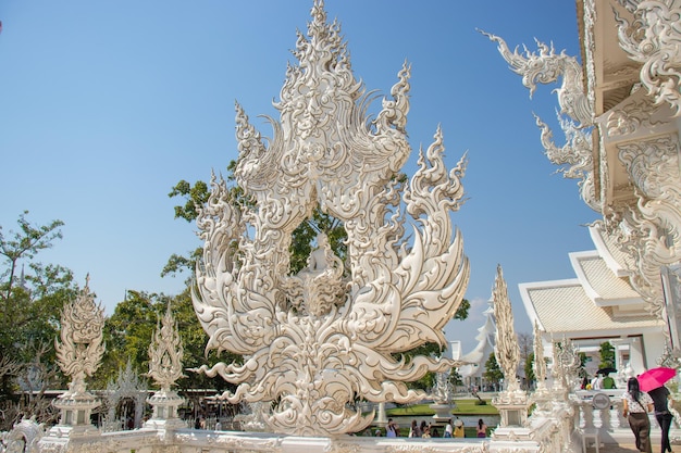 Uma bela vista de Wat Rong Khun o Templo Branco localizado em Chiang Rai Tailândia