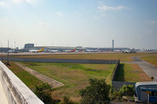 Uma bela vista do Aeroporto de Suvarnabhumi localizado em Bangkok Tailândia