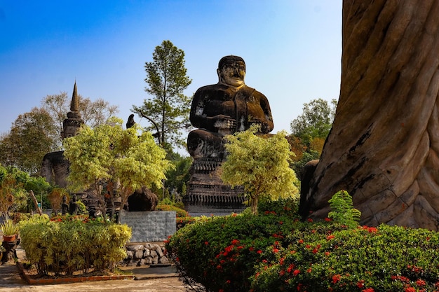 Uma bela vista do Buddha Park localizado em Nong Khai Tailândia