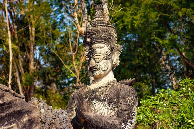 Uma bela vista do Buddha Park localizado em Nong Khai Tailândia