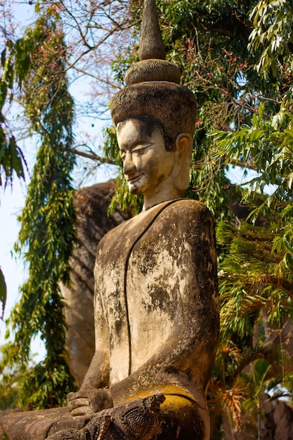 Uma bela vista do Buddha Park localizado em Nong Khai Tailândia