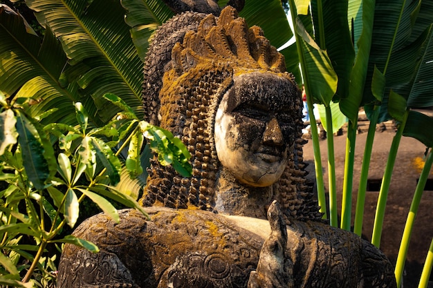 Uma bela vista do Buddha Park localizado em Vientiane Laos