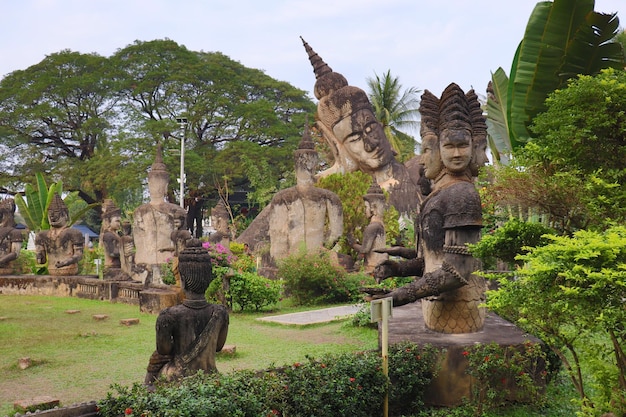 Uma bela vista do Buddha Park localizado em Vientiane Laos