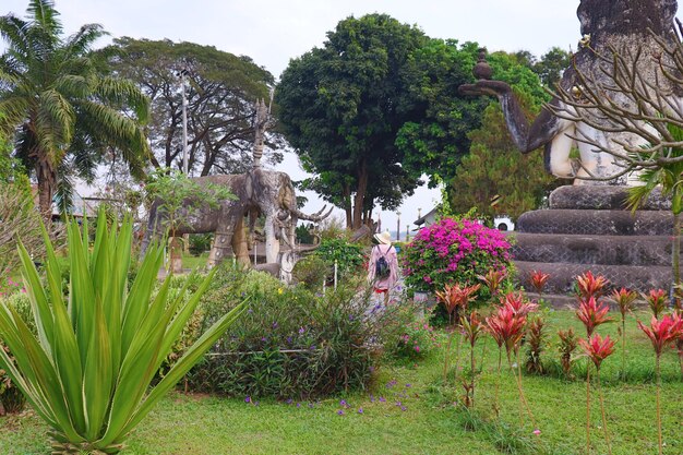 Uma bela vista do Buddha Park localizado em Vientiane Laos