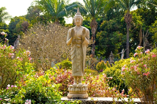 Foto uma bela vista do buddha park localizado em vientiane laos